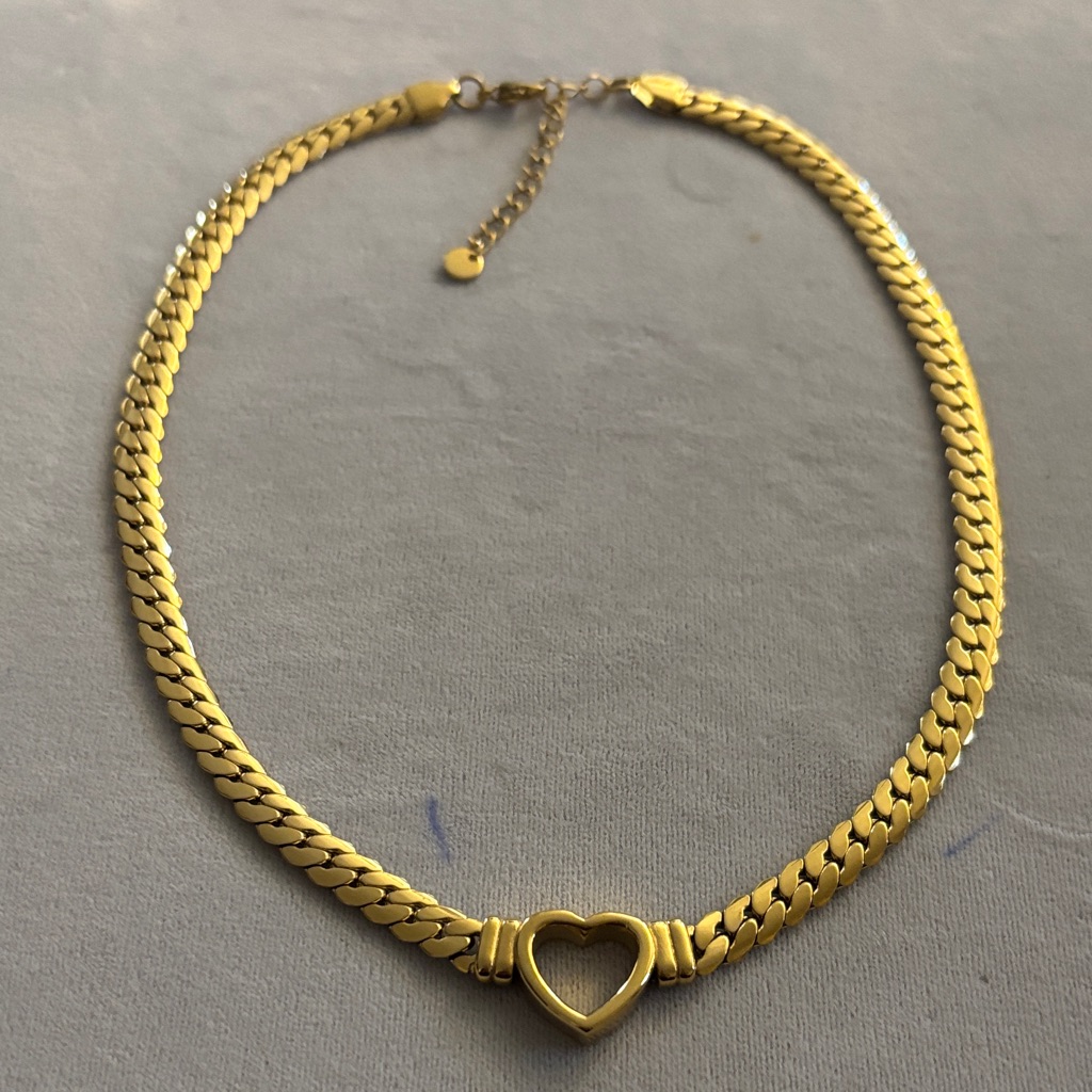 Chic Gold Heart Necklace